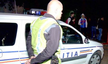 Un şofer beat mort a adormit într-o intersecţie
